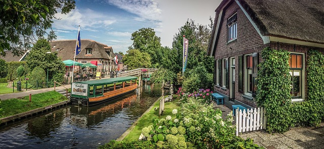 La ciudad de Giethoorn, Países Bajos, es conocida como la “Venecia del norte”