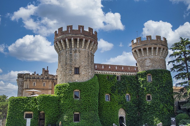 … Los castillos más bonitos de España nos ayudan a conocer nuestros orígenes, nuestra historia