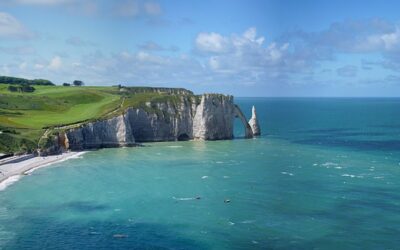 ACANTILADOS DE ÉTRETAT, LA GRANDEZA DE LA NATURALEZA