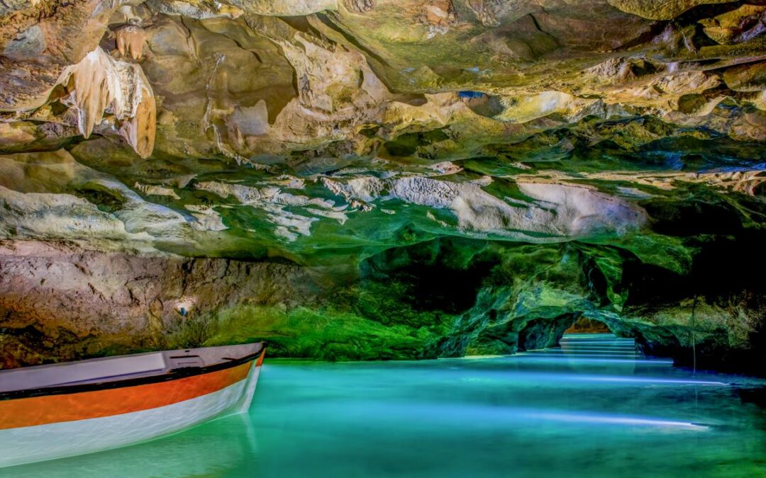 Es el Río Subterráneo de las Cuevas de San José