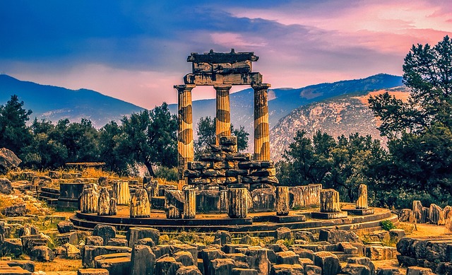 Delfos era considerado en la antigua Grecia como el ombliglo del mundo,