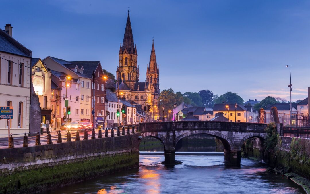 La ciudad irlandesa de Cork se la ha denominado durante siglos la “ciudad rebelde”, hoy en día es una urbe agradable que acoge al visitante