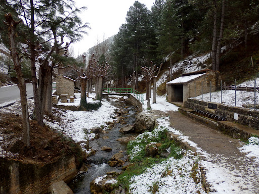 Camarena de la Sierra, provincia de Teruel, es conocida como el pueblo de las cien fuentes que se nutren de las aguas de los ríos Camarena y Riodeva