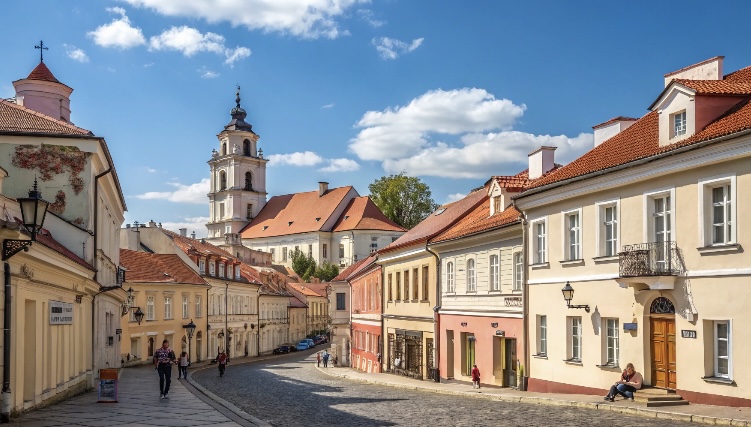 Vilna es una ciudad que combina la grandeza arquitectónica con una historia multicultural y una escena cultural dinámica