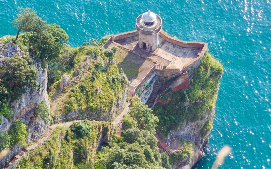 EL FARO DEL CABALLO, UN TESORO NATURAL EN SANTOÑA