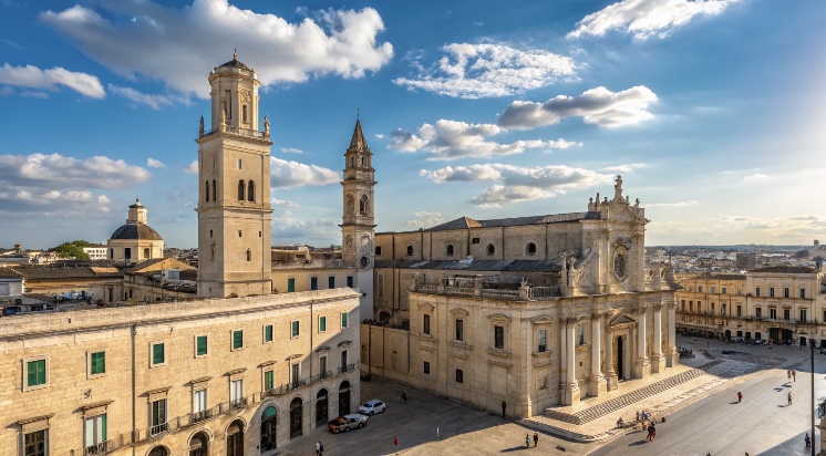 El paseo por el centro histórico de Lecce es un viaje en el tiempo al corazón de la región de Puglia.