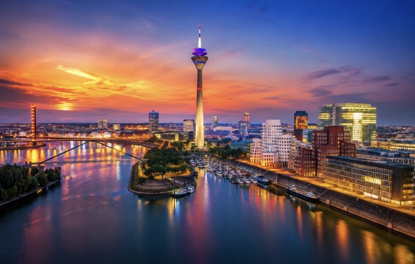 Situada a orillas del río Rin, Düsseldorf es una de las ciudades más atractivas y sofisticadas de Alemania